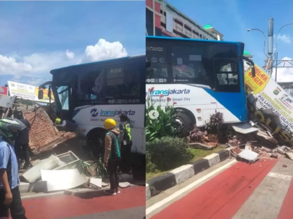 Bus Transjakarta yang menabrkan Pos Polisi beberapa hari lalu. (Istimewa)