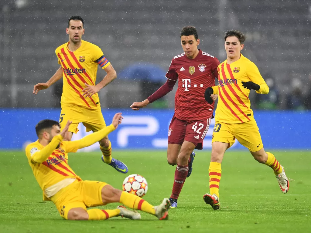 Pertandingan Bayern Munich vs Barcelona, Kamis (9/12/2021) dini hari WIB (REUTERS/Andreas Gebert)