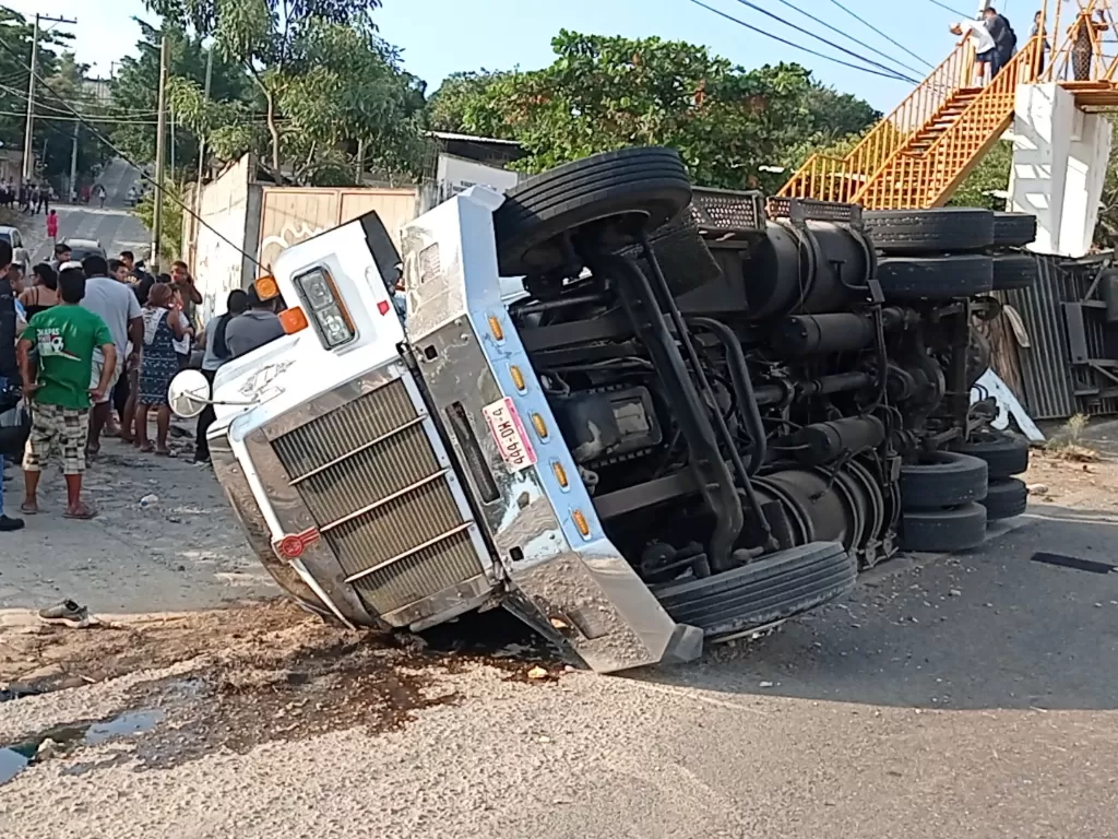 Kecelakaan truk kargo. (Reuters/El La Mira)