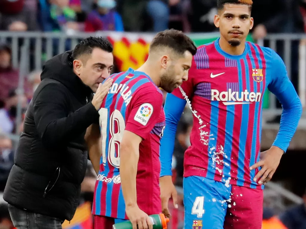 Pemain dan pelatih Barcelona (REUTERS/Nacho Doce)
