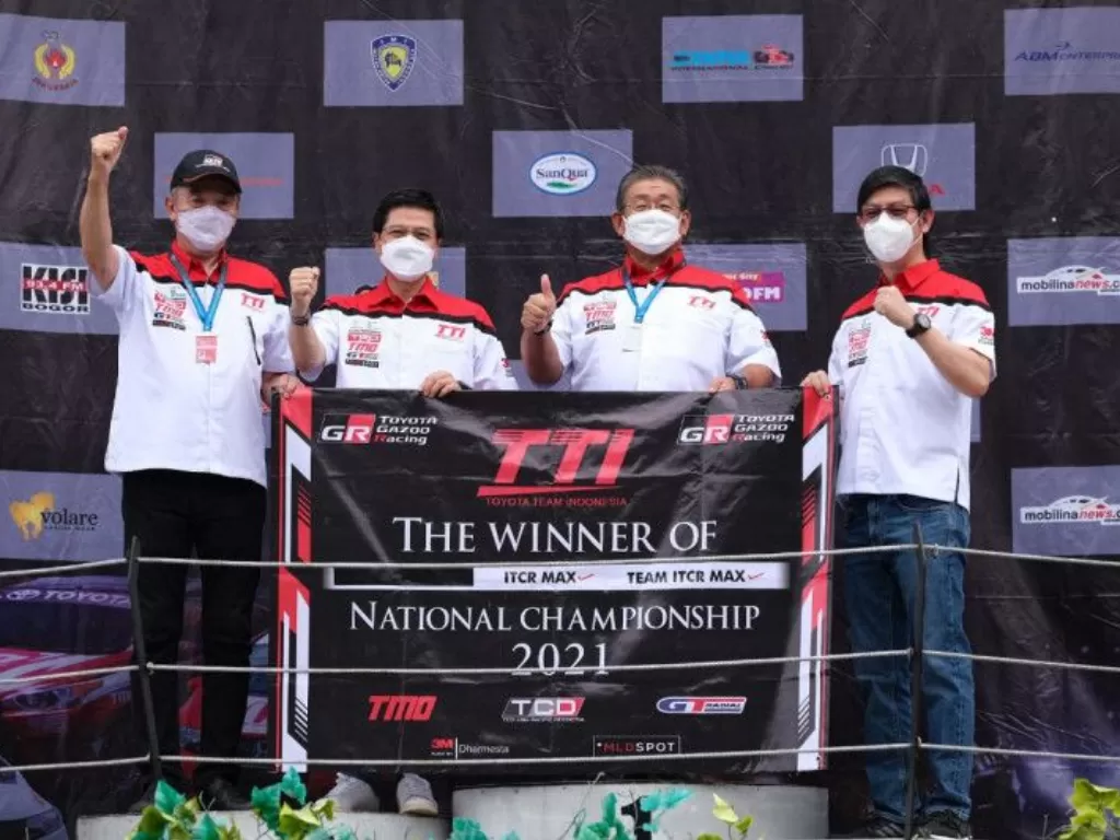 Toyota Team Indonesia keluar sebagai juara Kejuaraan Nasional Indonesia Touring Car Race (ITCR) Max 2021 setelah seri keenam dirampungkan di Sirkuit Internasional Sentul, Bogor pada Minggu. (5/12/2021) (ANTARA/HO via Toyota Astra Motor)