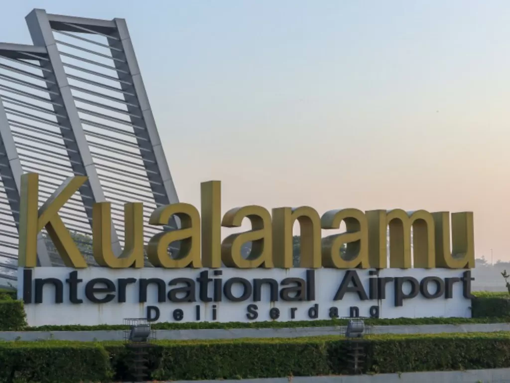 Pintu masuk Bandara Kualanamu. (Foto/Shutterstock)