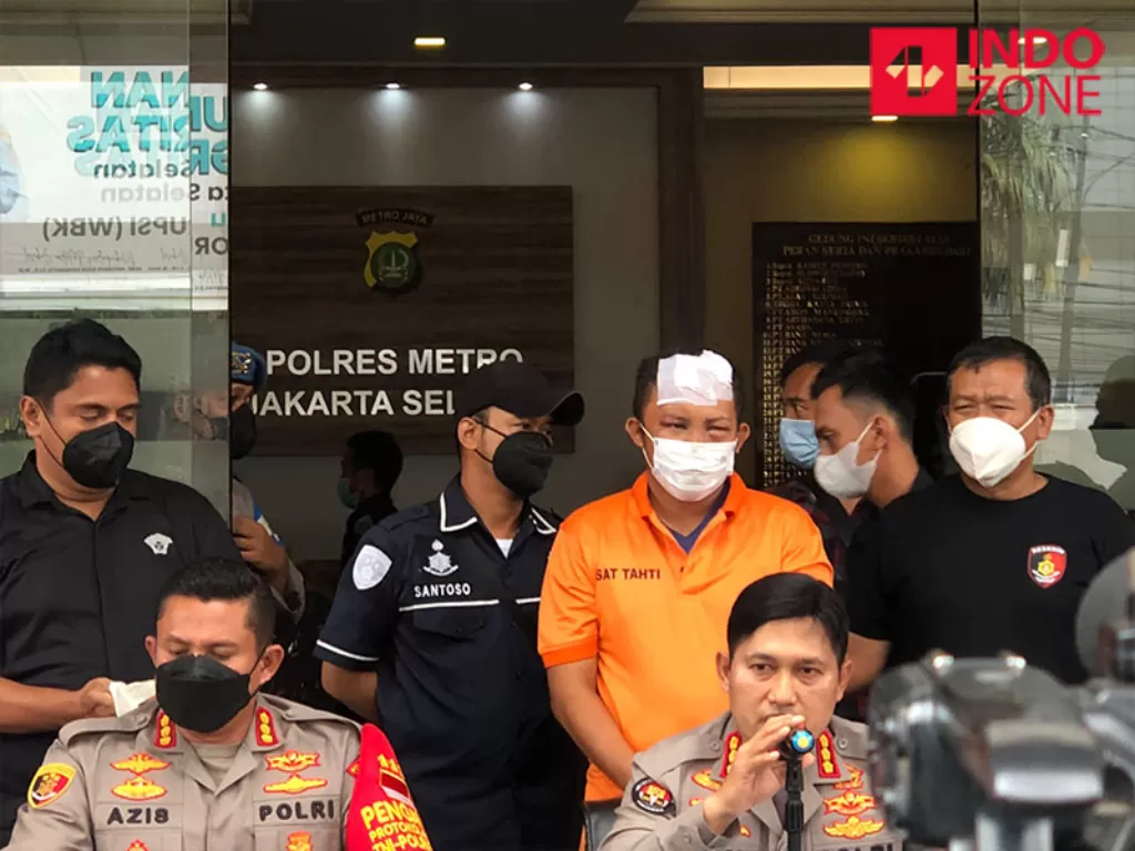 Konferensi pers kasus kasus perampokan pegadaian bermodal pistol mainan di Polres Metro Jakarta Selatan (INDOZONE/Samsudhuha Wildansyah)