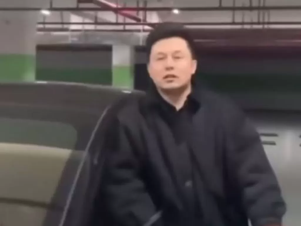 Tampilan Elon Musk 'KW' versi China. (photo/Dok. Kcho How via Facebook)