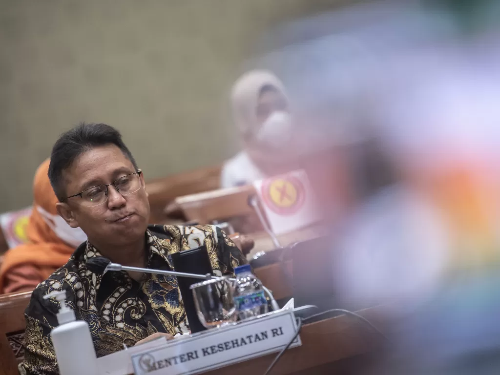 Menteri Kesehatan Budi Gunadi Sadikin mendengarkan pandangan anggota DPR saat mengikuti Rapat Dengar Pendapat (RDP) dengan Komisi IX DPR di Kompleks Parlemen, Senayan, Jakarta, Rabu (24/11/2021). (ANTARA FOTO/Muhammad Adimaja/wsj)