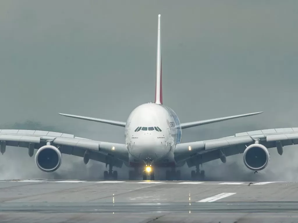Pesawat Airbus A380 lakukan uji penerbangan terakhir pra pengiriman ke maskapai Emirates. (Youtube/Cargospotter)