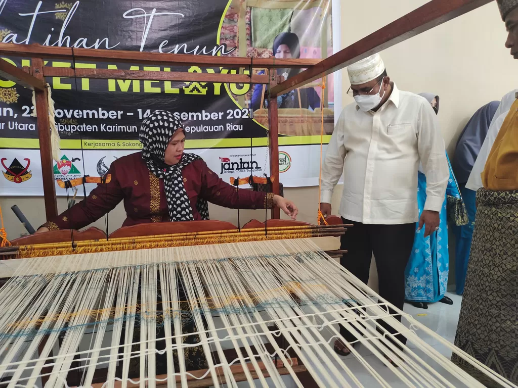 Tenun songket Melayu segera dipatenkan oleh Pemerintah Kepri (Alnovyan Harmindo/IDZ Creator Community)