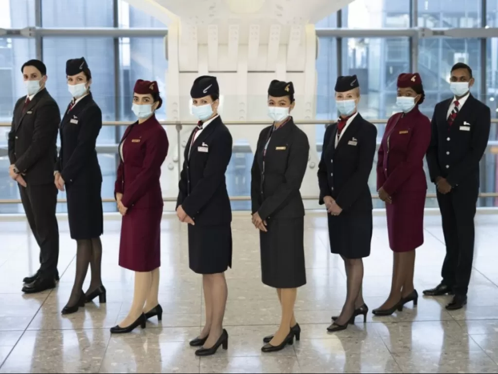 Tampilan pramugari dari British Airways dan Qatar Airways. (photo/Dok. Breaking Travel News)