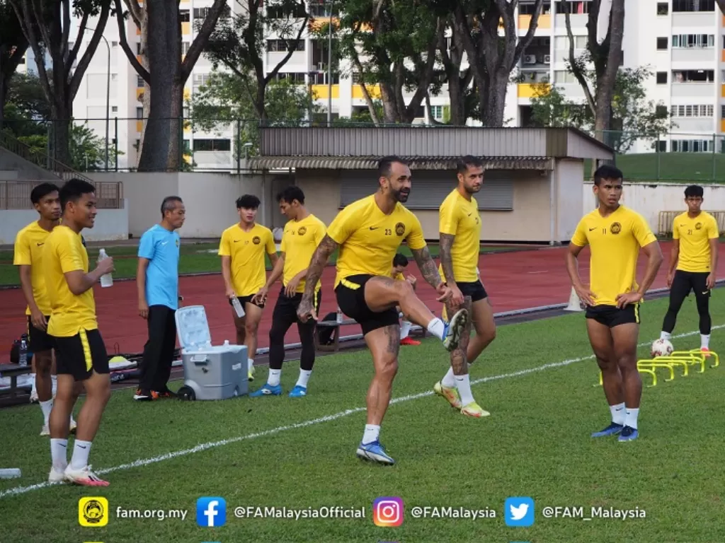 Para pemain Timnas Malaysia berlatih jelang laga kontra Timnas Indonesia di Piala AFF 2020. (Twitter/@FAM_Malaysia)