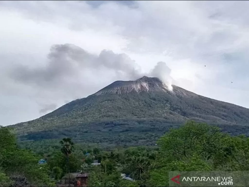 Gunung Illi Lewotolok. (ANTARA//Kornelis Kaha)