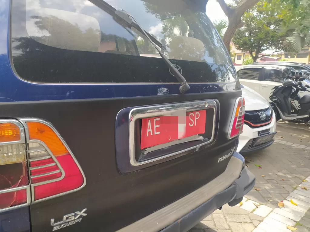 Mobil pelat merah menunggak pajak (Sony Dwi Prastyo/IDZ Creators)