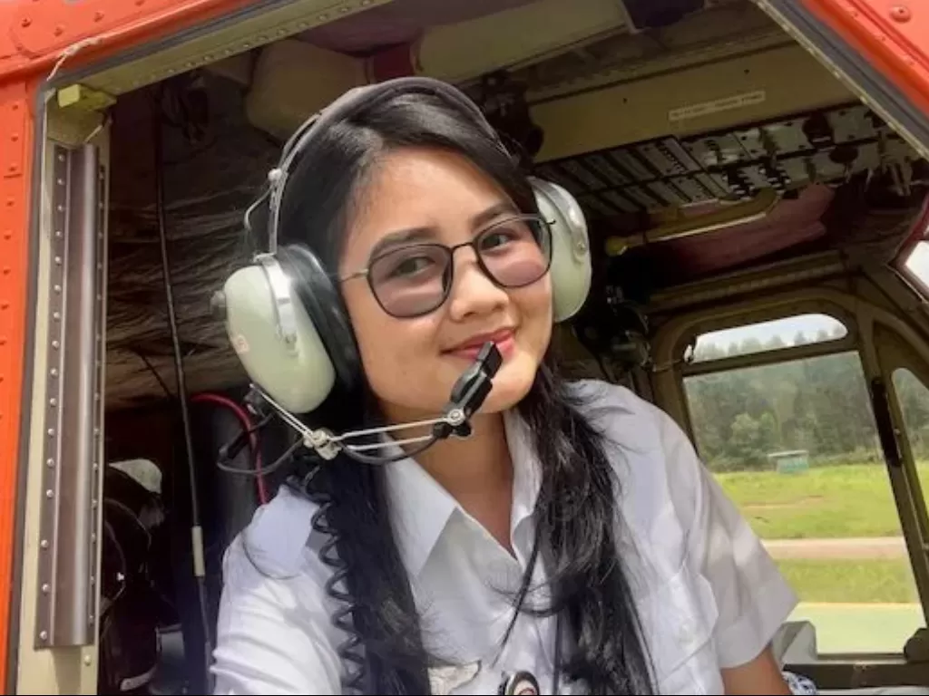 Velyn Angelica (22 tahun), pilot perempuan asal Pontianak. (Foto: Antara/Istimewa)