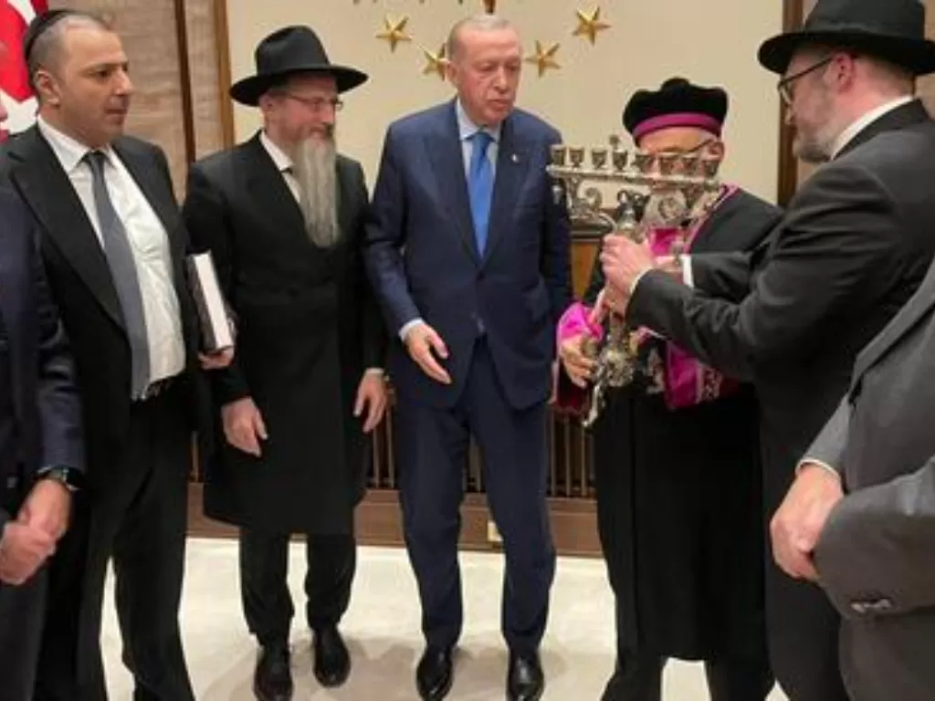 Presiden Turki Reccep Tayip Erdogan menjamu para rabi Yahudi di istananya. (YNET)