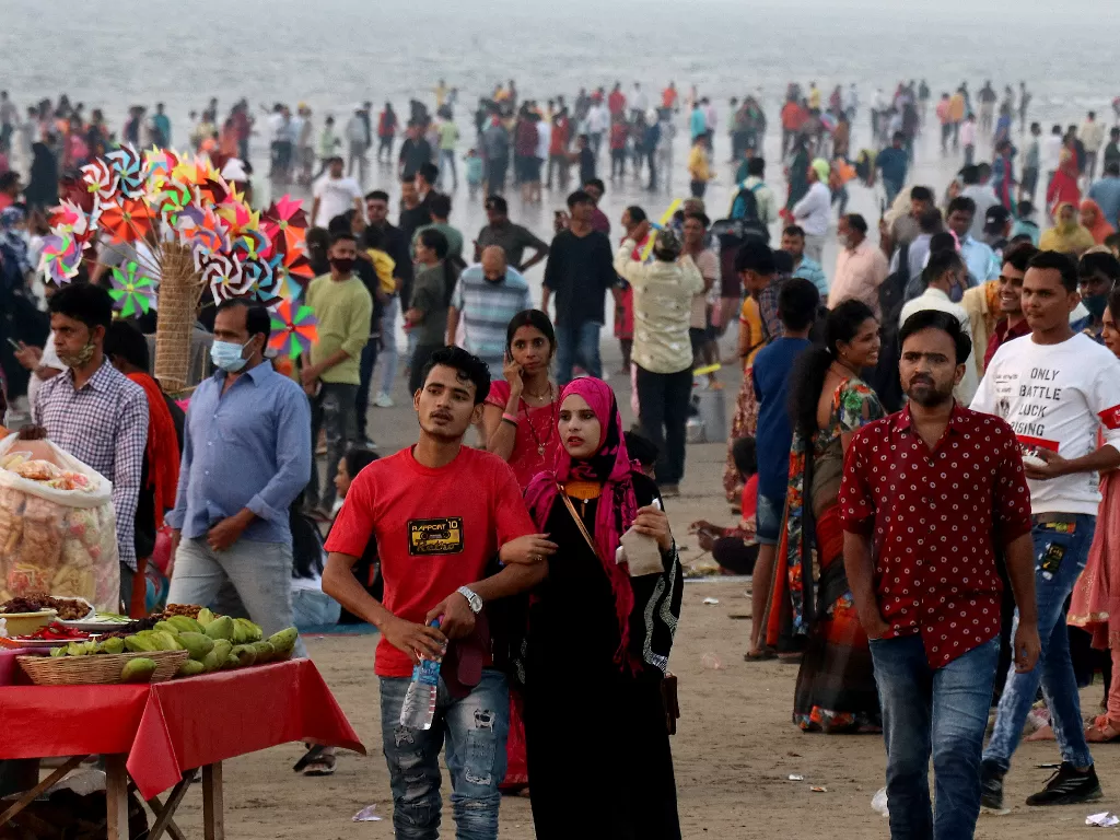 Tempat wisata di India penuh dengan pengunjung. (REUTERS/Niharika Kulkarni)
