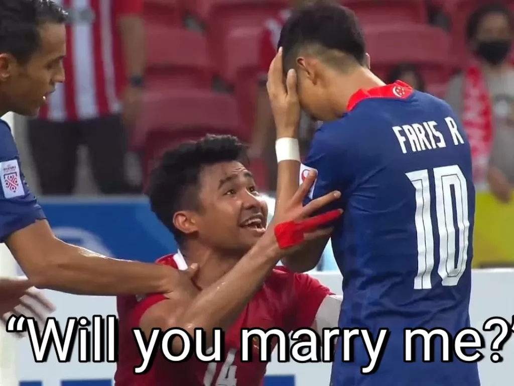 Meme Asnawi Mangkualam saat ledek pemain Singapura (Twitter/@hlmgntng)
