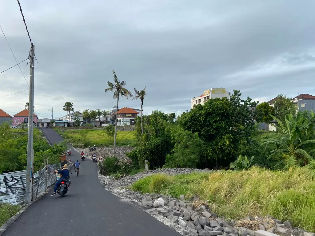 Canggu Shortcut di Badung, Bali. (Dada Sabra Sathilla/IDZ Creators)