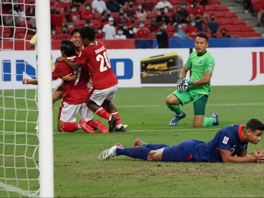 Timnas Indonesia merayakan gol ke gawang Singapura pada leg kedua semifinal Piala AFF 2020. (affsuzukicup.com)