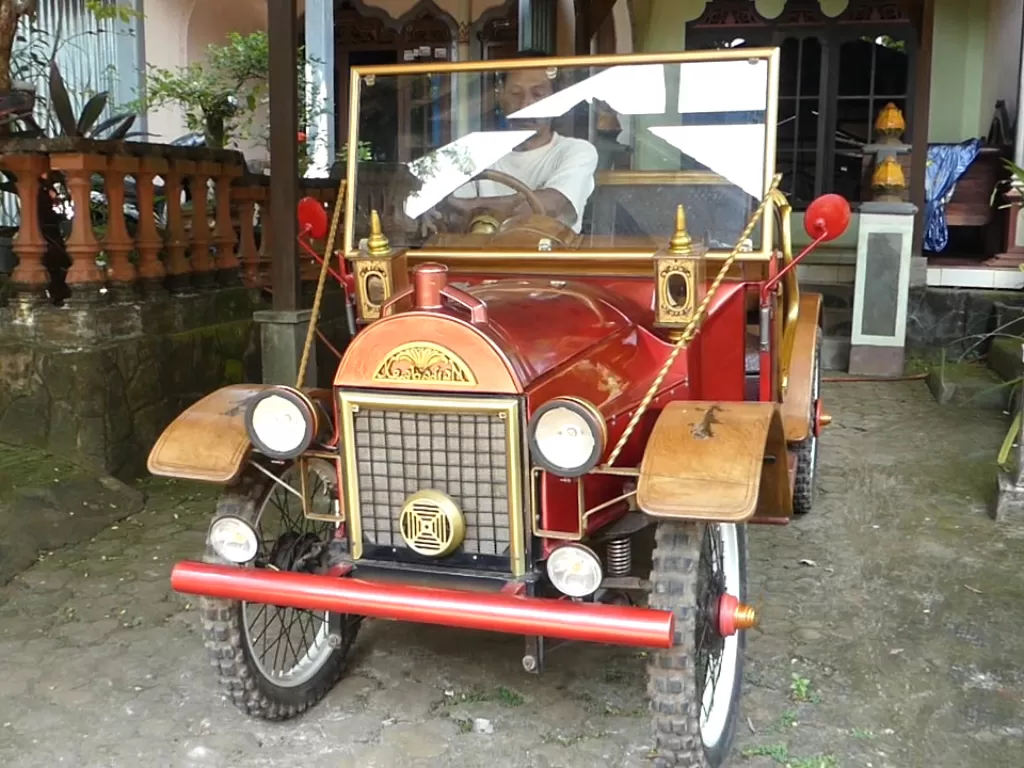 Mobil kayu buatan perajin asal Jepara (Dedy Setyawan/IDZ Creators)