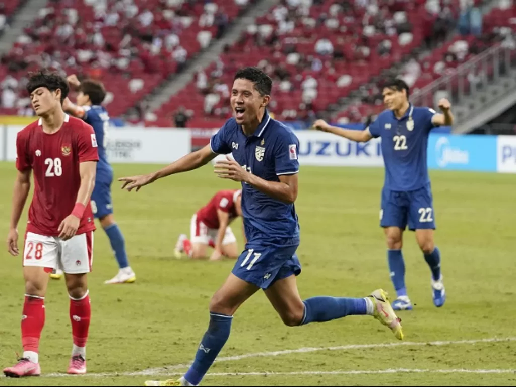 Timnas Indonesia kalah telak dari Thailand di leg 1 Final Piala AFF 2020. (affsusuzkicup.com)