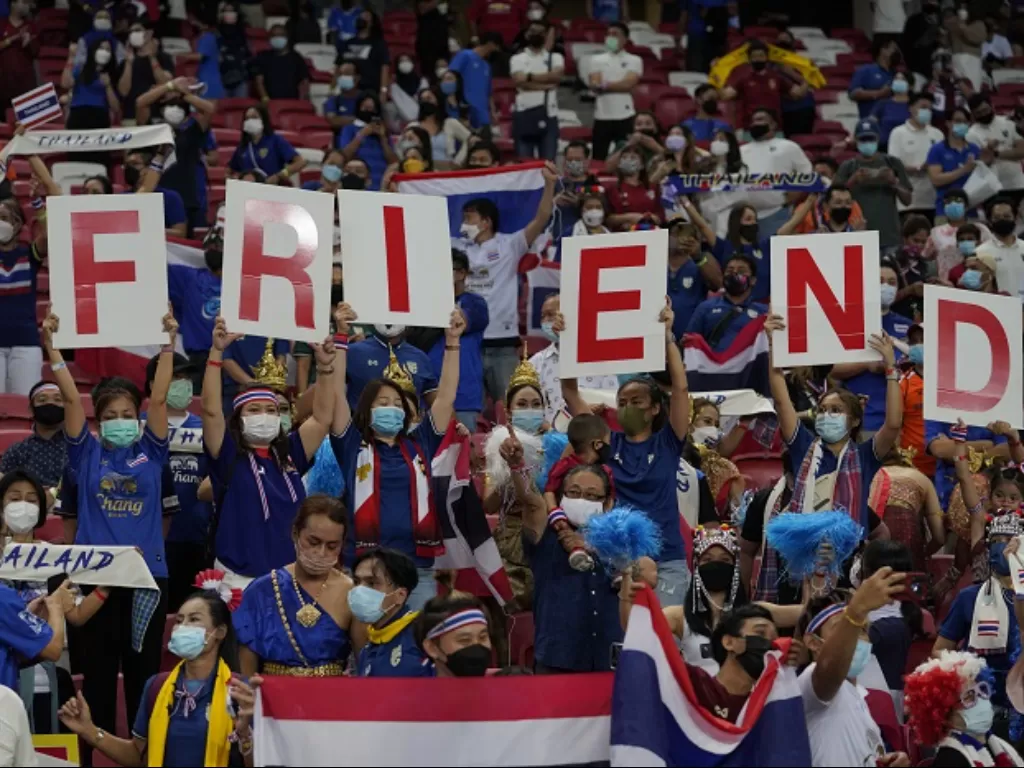 Para pendukung Thailand yang hadir langsung ke National Stadium, Singapura. (affsuzukicup.com)