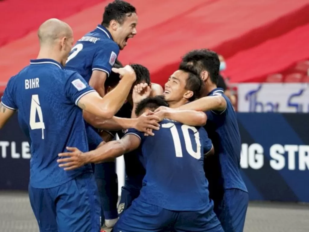 Para pemain Thailand merayakan keberhasilan mereka lolos ke final Piala AFF 2020. (affsuzukicup.com)