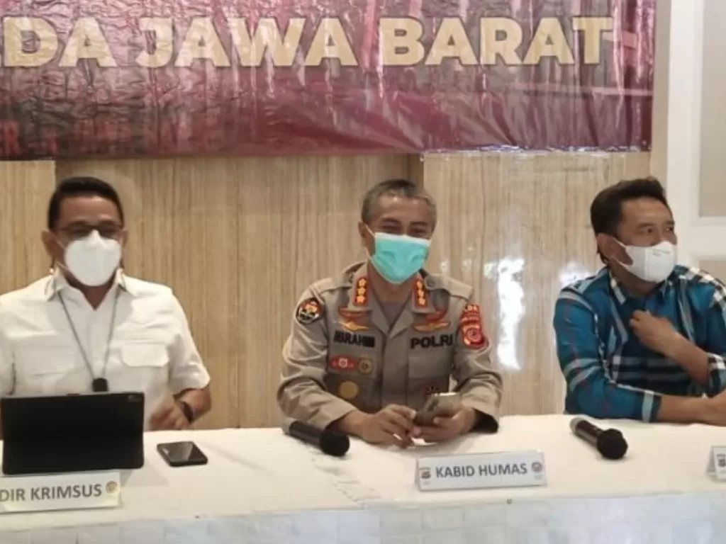 Tim penyidik Polda Jawa Barat menyampaikan perkembangan kasus Bahar Smith. (ANTARA/Bagus Ahmad Rizaldi)