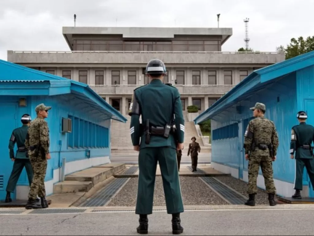 Perbatasan Korea Utara dan Korea Selatan yang dijaga ketat pasukan masing-masing negara. (REUTERS)