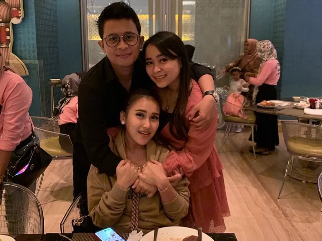 Ayu Ting Ting, Assyifa Nuraini dan pacarnya. (Instagram/@nandafachrizaal)