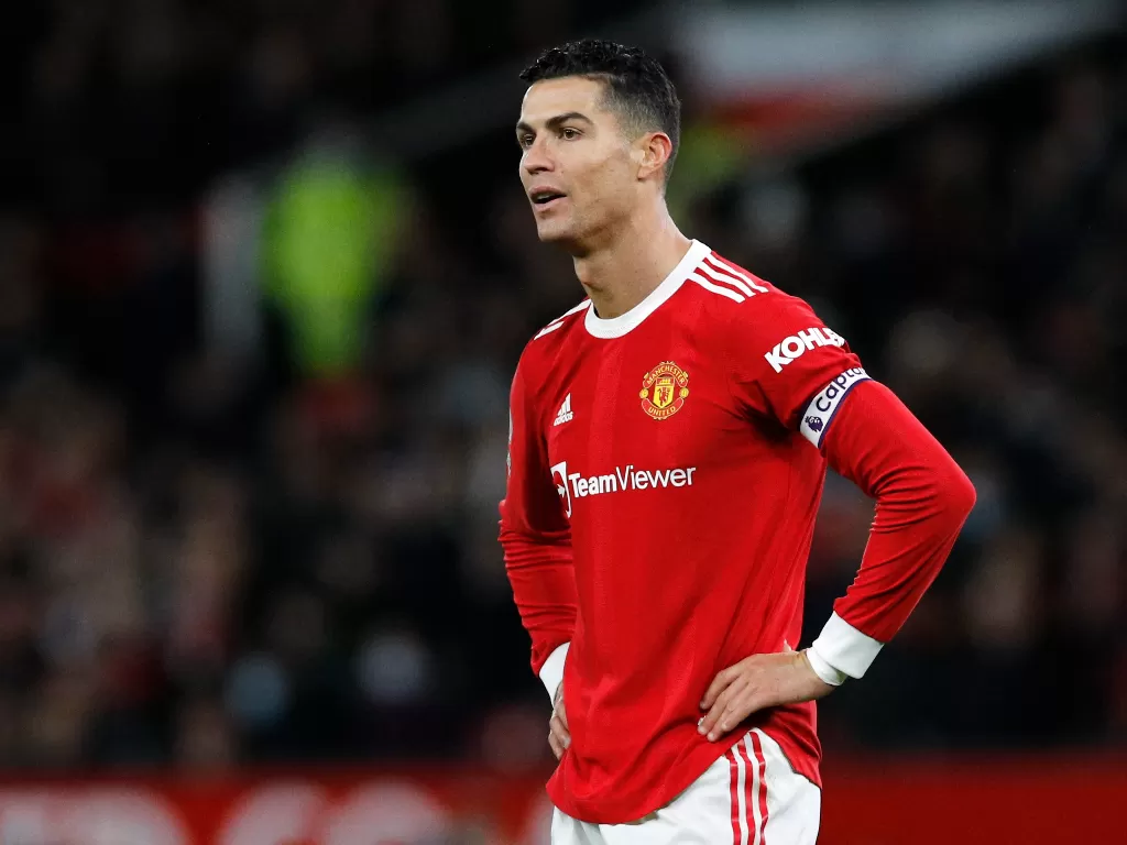 Cristiano Ronaldo dikritik karena jadi kapten MU. (photo/REUTERS/Phil Noble)