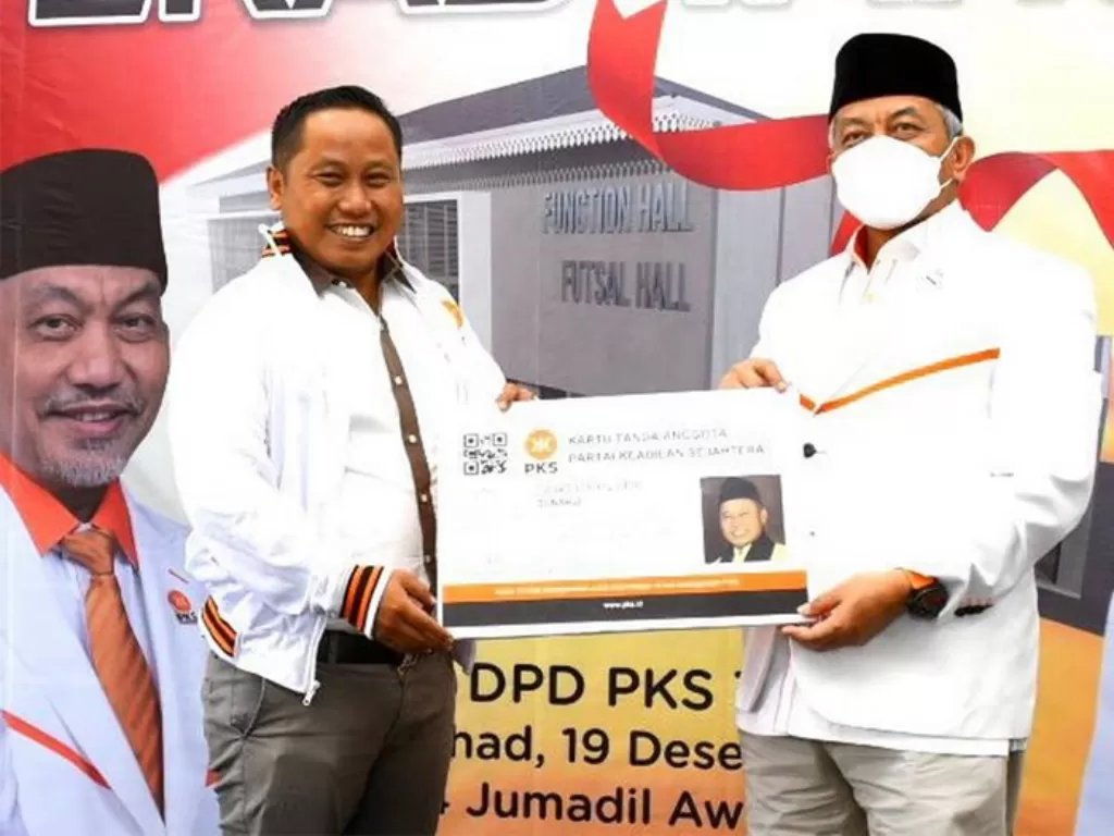 Sunarji Riski Radifan alias Narji Cagur bersama Presiden PKS Achmad Syaikhu. (Dok. PKS)