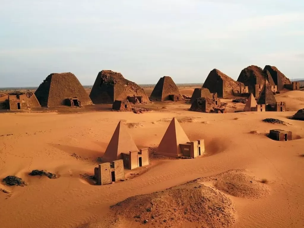 Piramida Nubian yang terletak di Sudan, merupakan situs peninggalan Kerajaan Kush terunik di dunia. (Foto/geomorphological_landscapes)