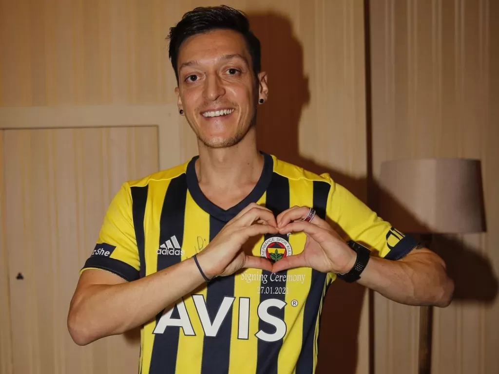 Mesut Ozil dikabarkan merapat ke Rans Cilegon FC. (Instagram/@m10_official)