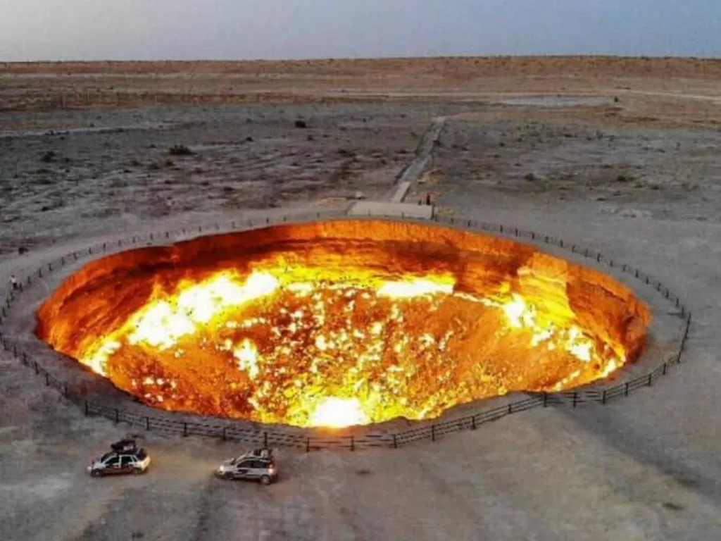 Gates of Hell, tempat wisata populer di Turkmenistan. (pinterest.com)