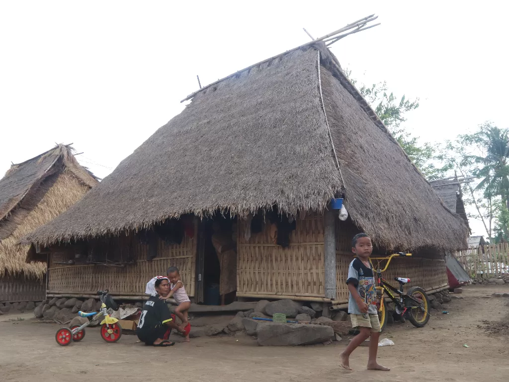 Rumah Suku Sasak di Lombok, NTB. (Sunaryo Haryobayu/IDZ Creators)