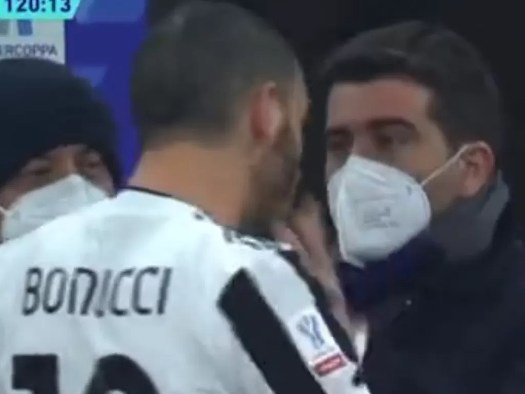 Bonucci mendorong staf Inter Milan. (Screenshoot/Twitter/@duppli)