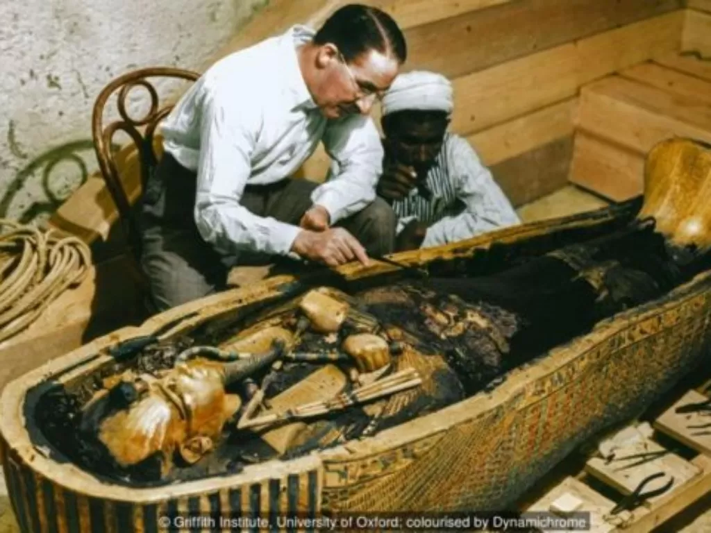 Penemuan makam Raja Tut oleh Howard Carter. (History)