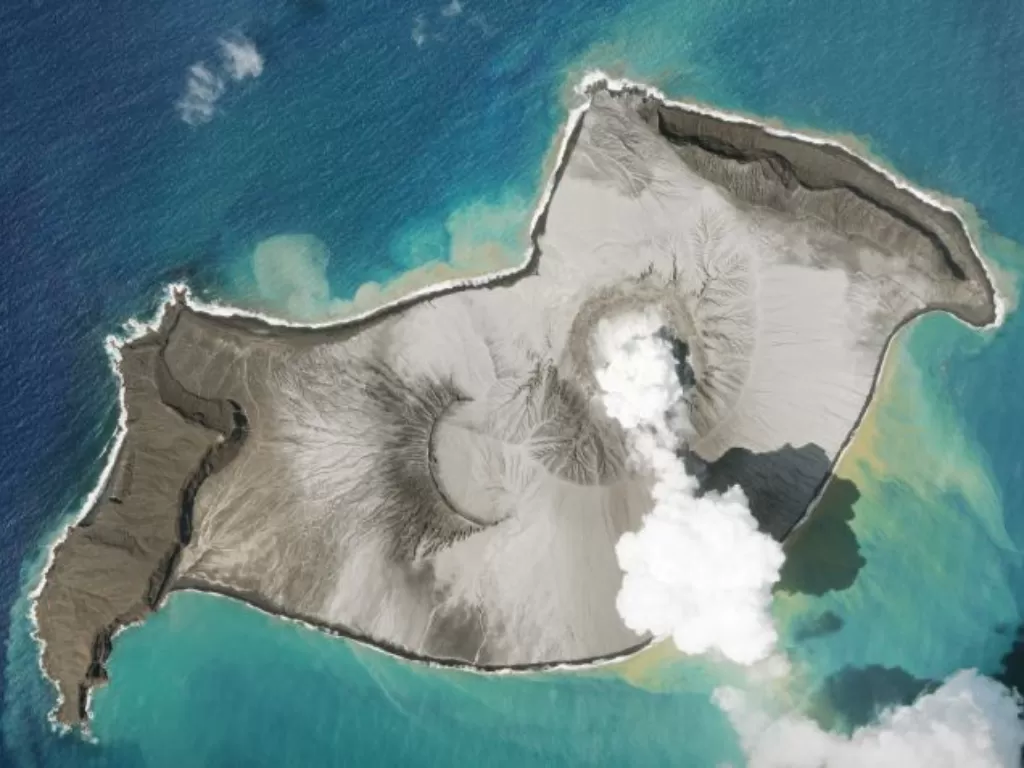 Gunung Hunga Tonga-Hunga sebelum meletus. (Planet Labs PBC via REUTERS)