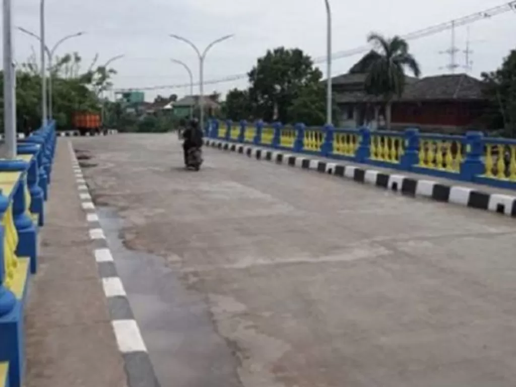 Kondisi jembatan di Karawang saat baru diresmikan. (ANTARA News/Pemkab Karawang)
