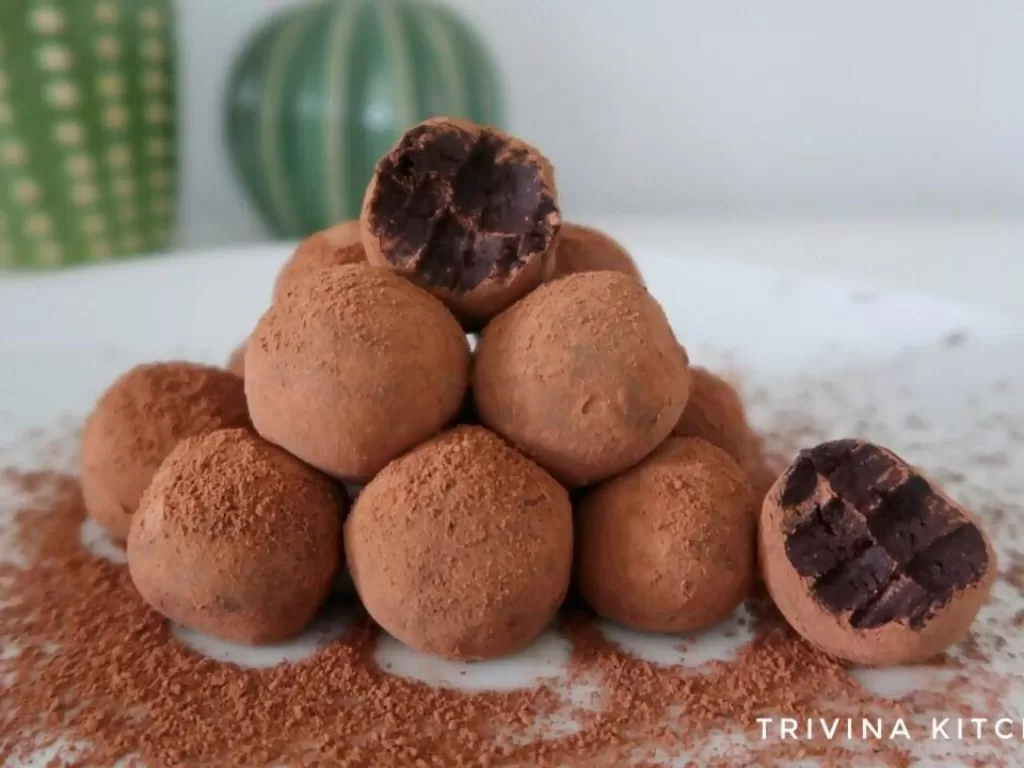 Condensed milk truffle. (YouTube/Trivina Kitchen)