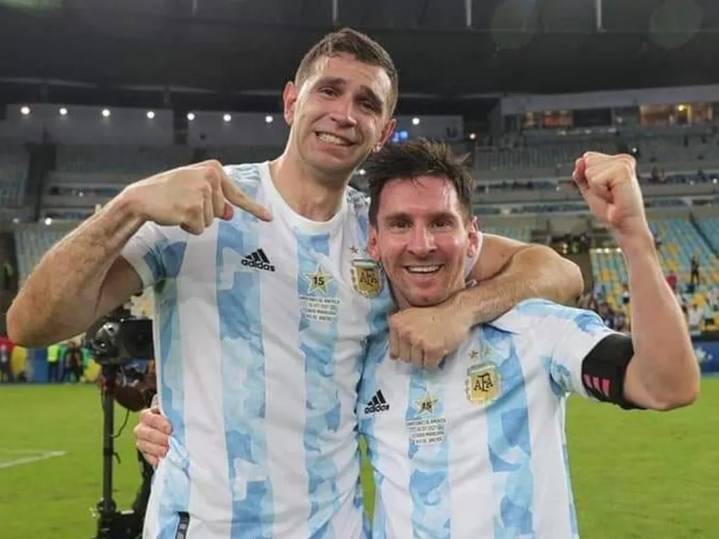 Emiliano Martinez dan Lionel Messi. (Instagram/@emi_martinez226)