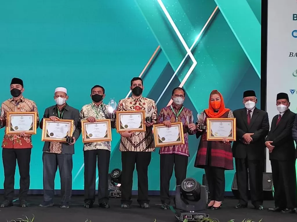 Wali Kota Semarang, Hendrar Prihadi dianugerahi penghargaan oleh Baznas pusat. (Istimewa)