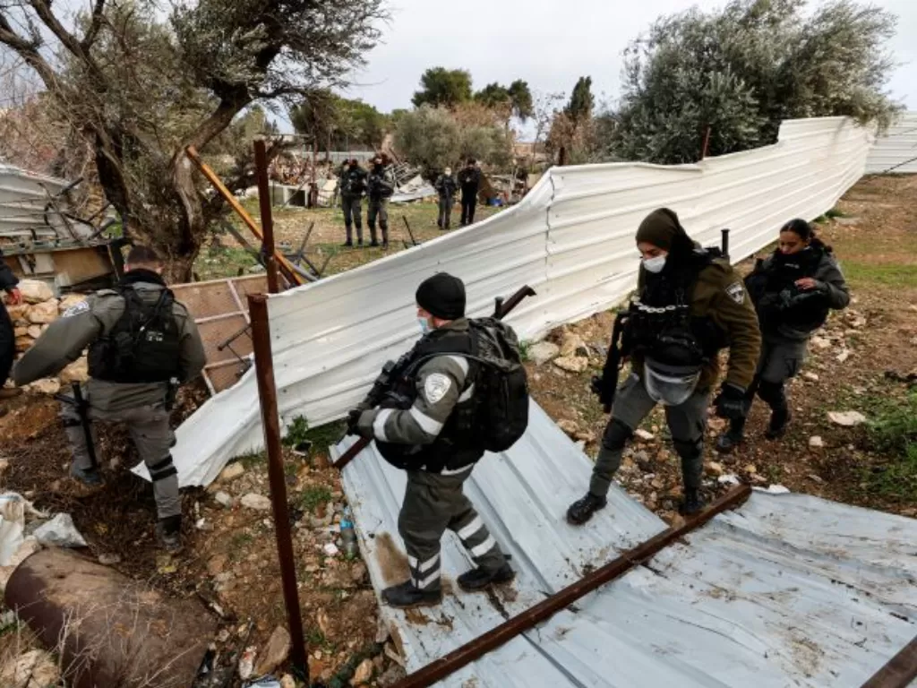 Pasukan keamanan Israel di Sheikh Jarrah, Yerusalem Timur. (REUTERS/Ammar Awad)