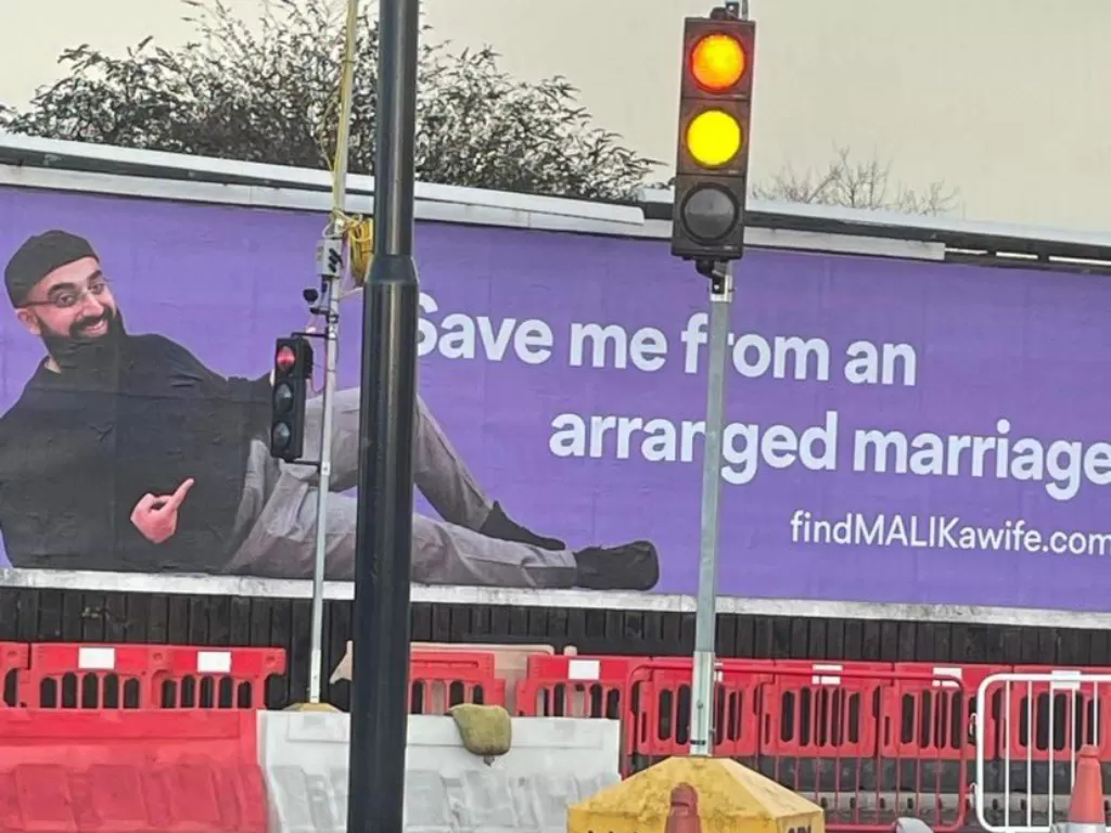 Pria berusaha mencari istri lewat billboard. (Twitter/@DeanRed123)