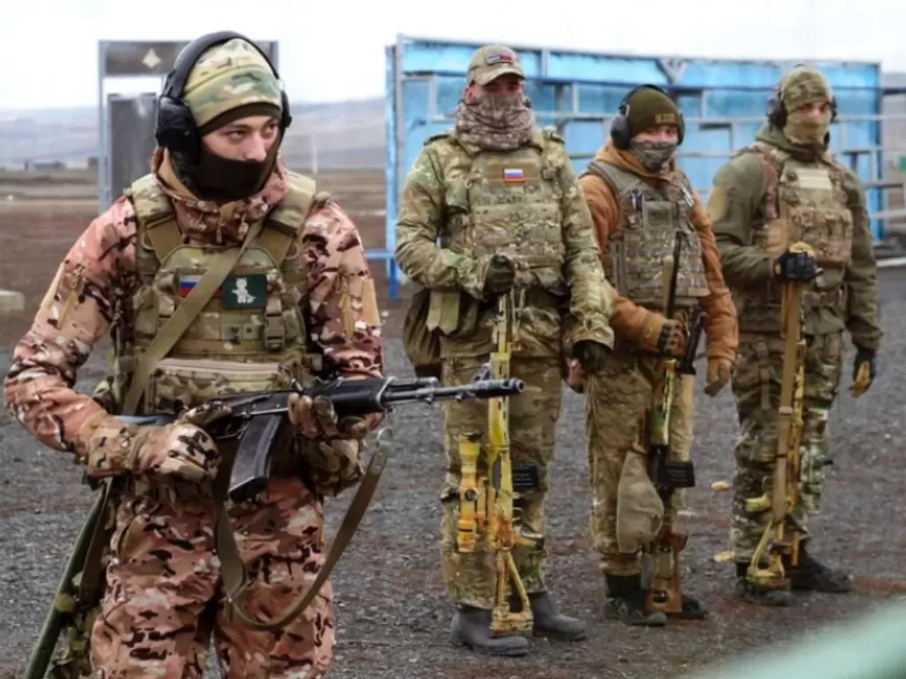Pasukan wanita Rusia saat menjaga perbatasan usai melakukan aneksasi terhadap Krimea. (Foto/AP)
