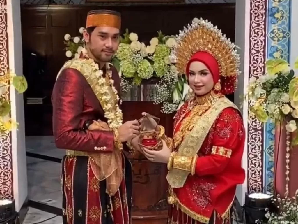 Achmad Megantara dan Asri Faradila menikah. (Instagram/asrifaradila)