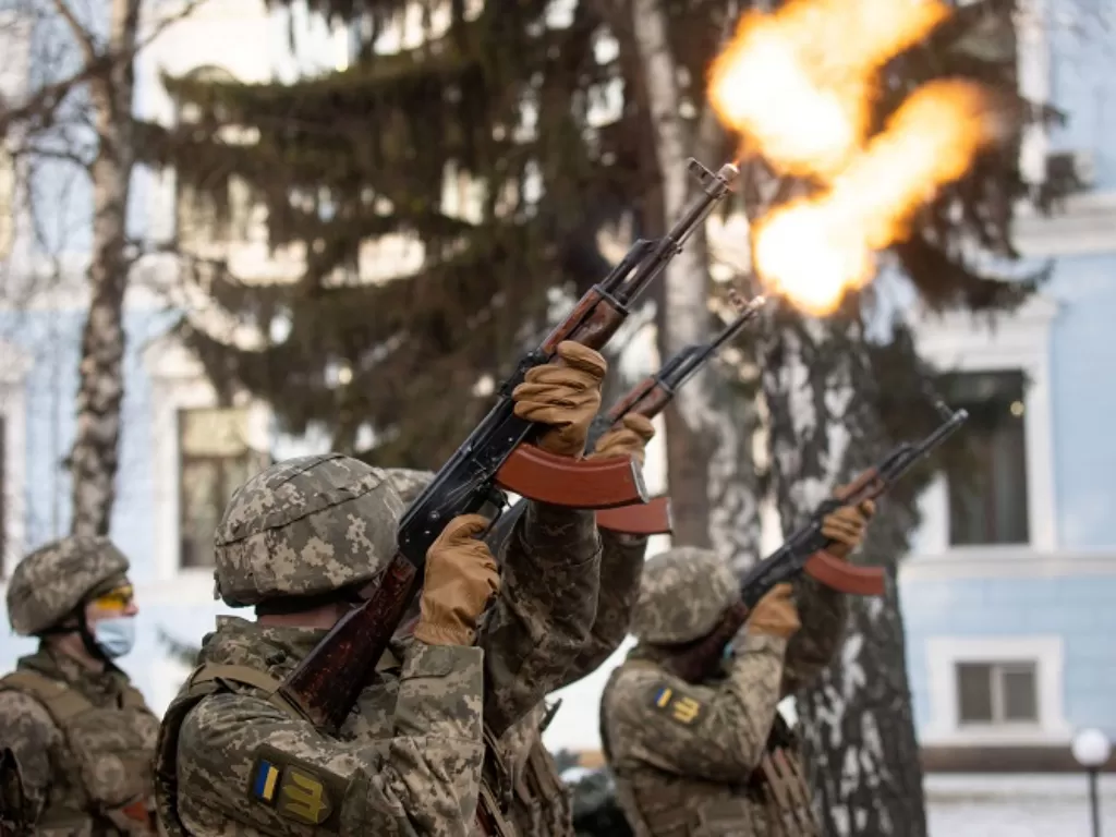 Pasukan tentara Ukraina berjaga di wilayahnya. (REUTERS/HO)