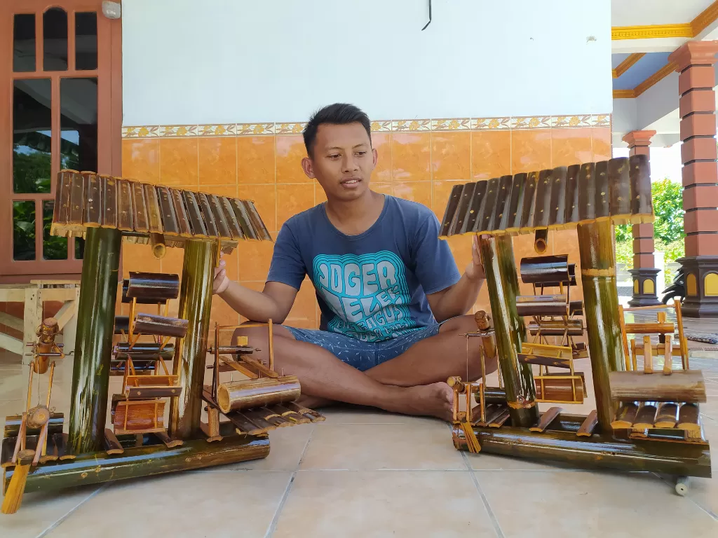 Ari Dwi Priwanto, perajin kincir air bambu. (Sony Sondong/IDZ Creators)
