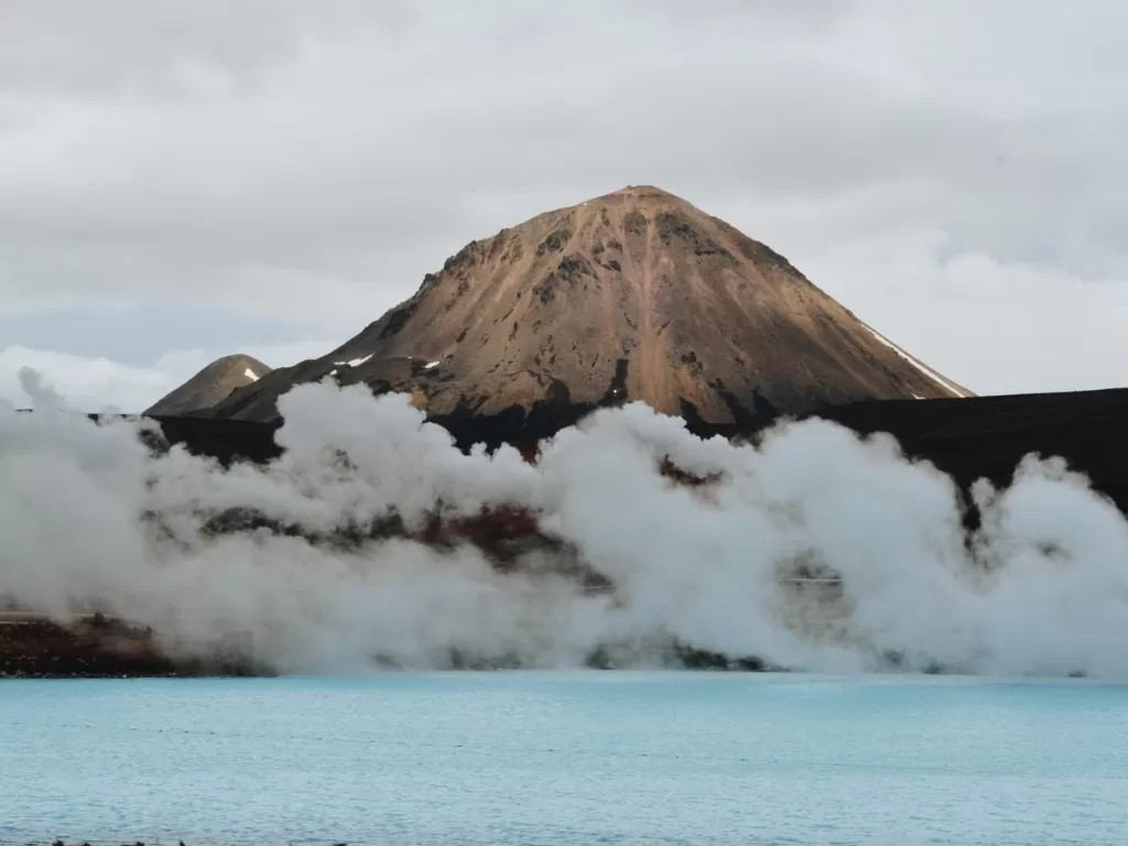 Ilustrasi gunung berapi aktif. (Photo/Ilustrasi/Unsplash)