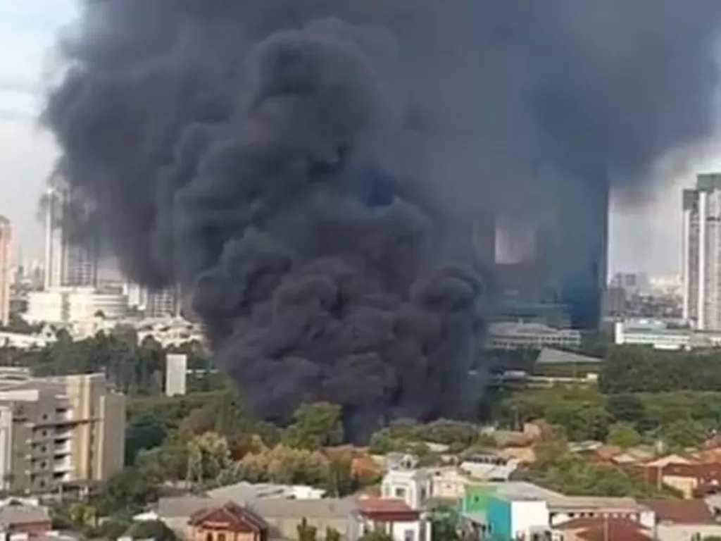 Kebakaran gudang MIGO di Meruya, Jakarta Barat. (Twitter/@humasjakfire)
