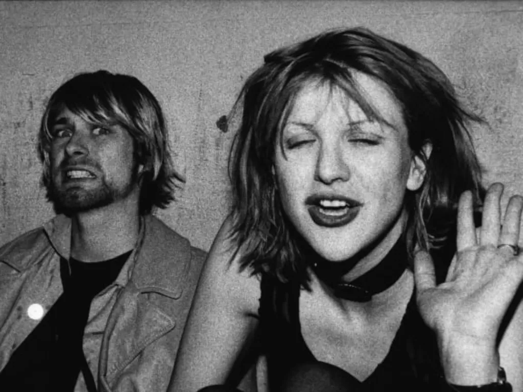 Kurt Cobain dan Courtney Love. (Biography.com)